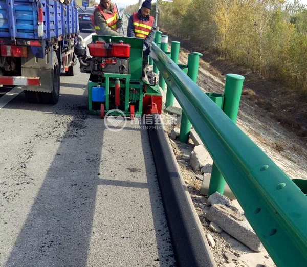 瀝青砂攔水帶滑膜機-攔水帶攤鋪機