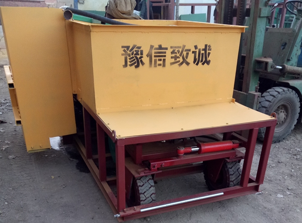 現(xiàn)澆路沿石機,路沿石滑模機